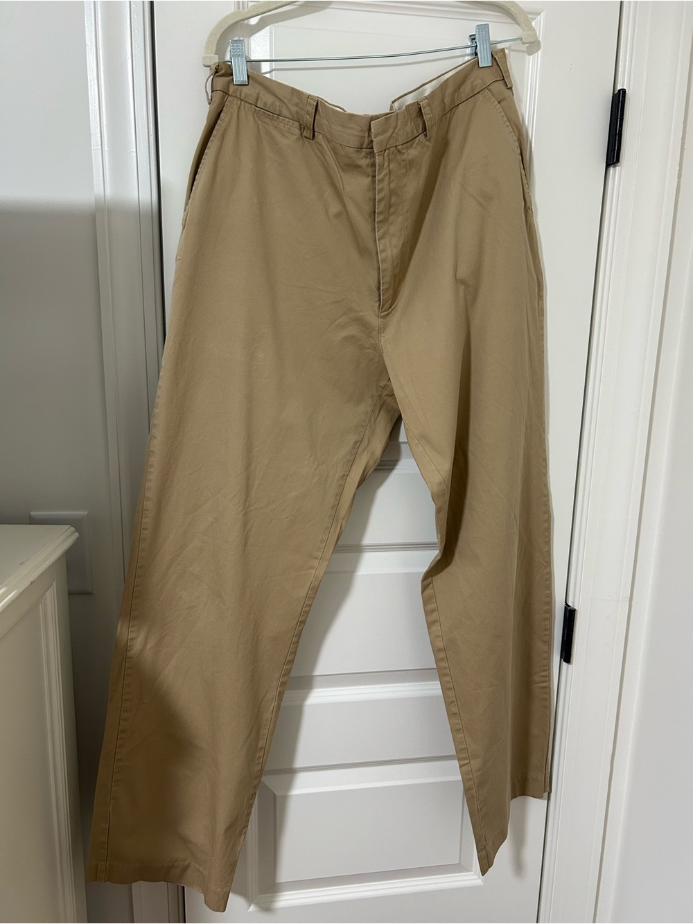 Old Navy Men's Relaxed Fit Khaki Pants